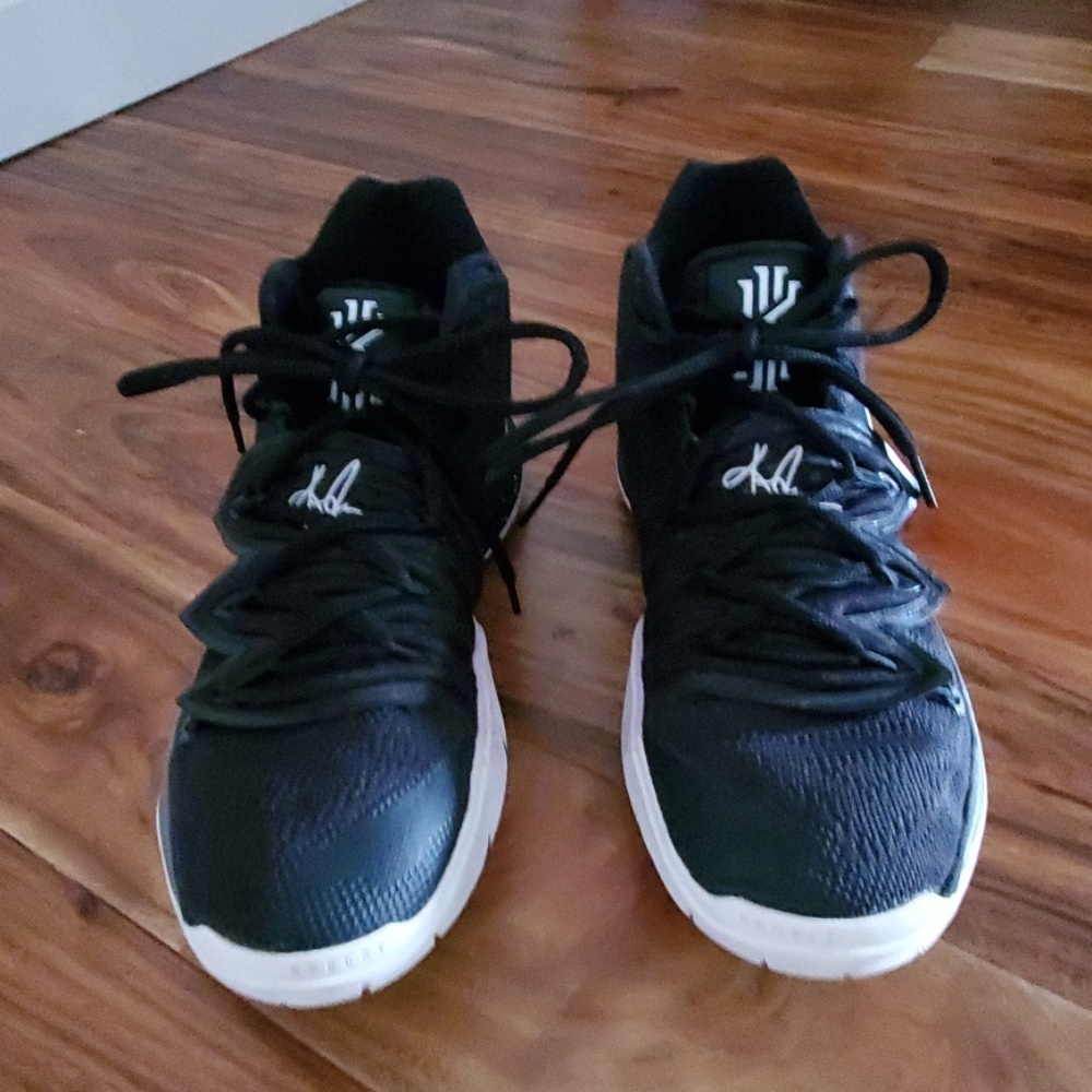 Kyrie Irving 5 basketball shoes